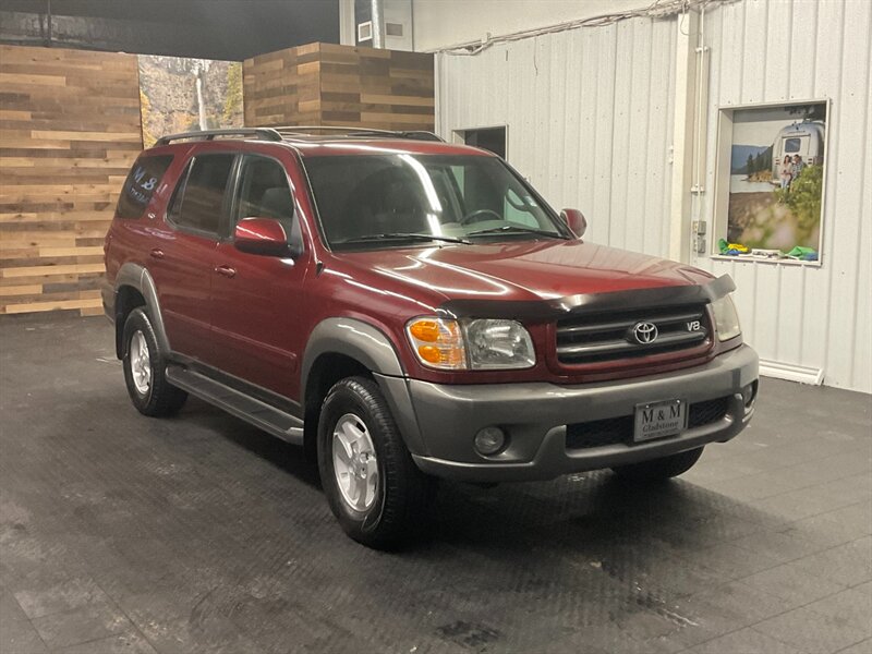 2003 Toyota Sequoia SR5 4X4 / 3RD ROW SEAT / LOCAL SUV / CLEAN  TIMING BELT SERVICE DONE / LOCAL TOYOTA / RUST FREE - Photo 2 - Gladstone, OR 97027