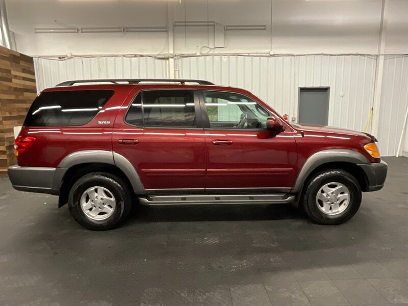 2003 Toyota Sequoia SR5 4X4 / 3RD ROW SEAT / LOCAL SUV / CLEAN  TIMING BELT SERVICE DONE / LOCAL TOYOTA / RUST FREE - Photo 4 - Gladstone, OR 97027