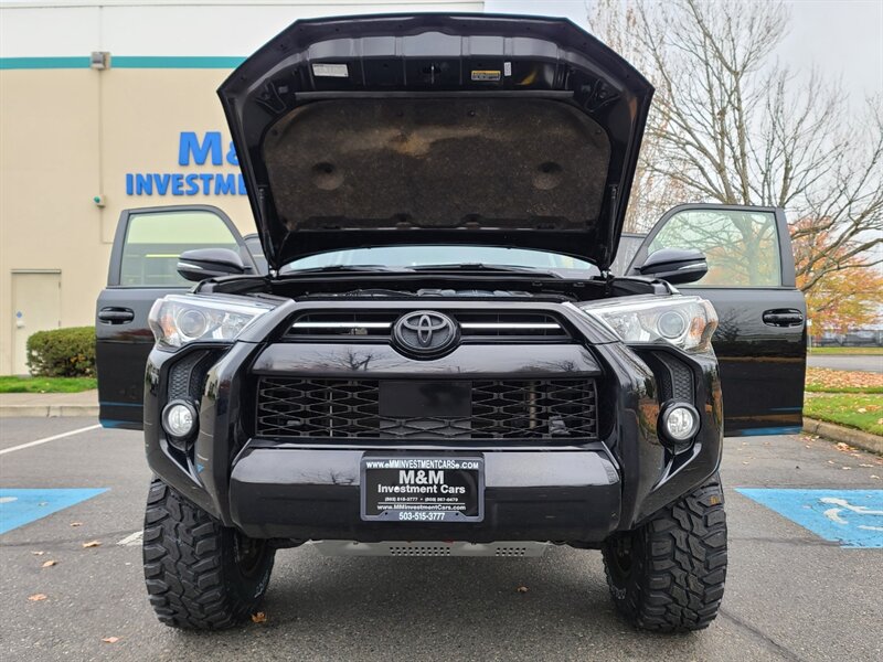 2020 Toyota 4Runner Venture 4X4 LIFTED / DIFF LOCK / CRAWL CONTROL  / NEW WHEELS & TIRES & LIFT / 1-OWNER - Photo 30 - Portland, OR 97217