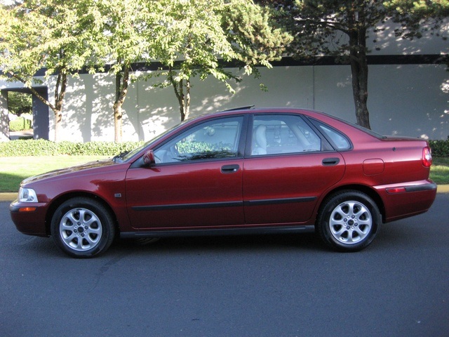 2002 Volvo S40 4-Cyl / Turbo/ Auto / Loaded   - Photo 2 - Portland, OR 97217