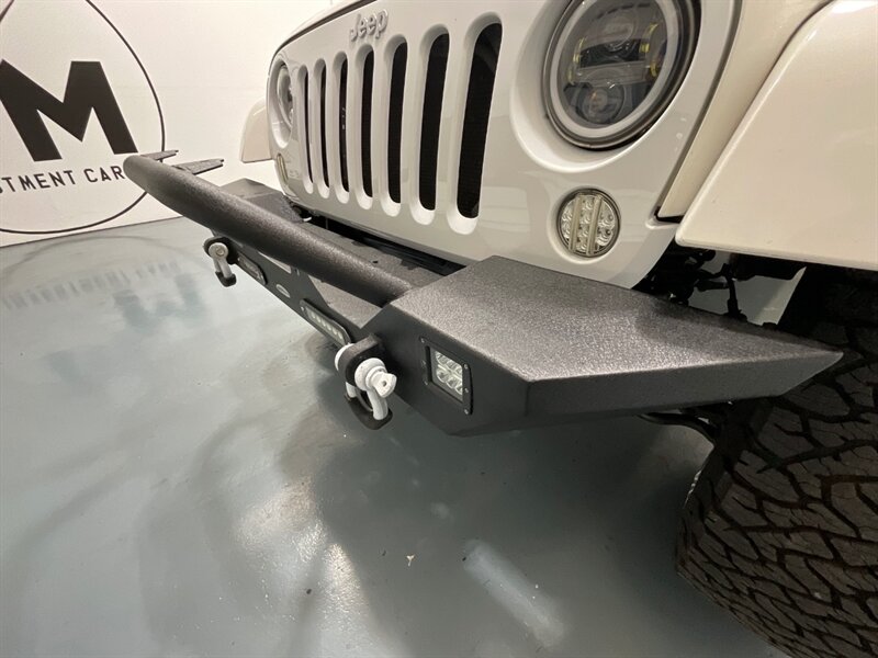 2010 Jeep Wrangler Unlimited Sahara  4X4 / 3.8L V6 / HARD TOP / Custom Bumper  / LOCAL SUV w. Zero RUST - Photo 22 - Gladstone, OR 97027