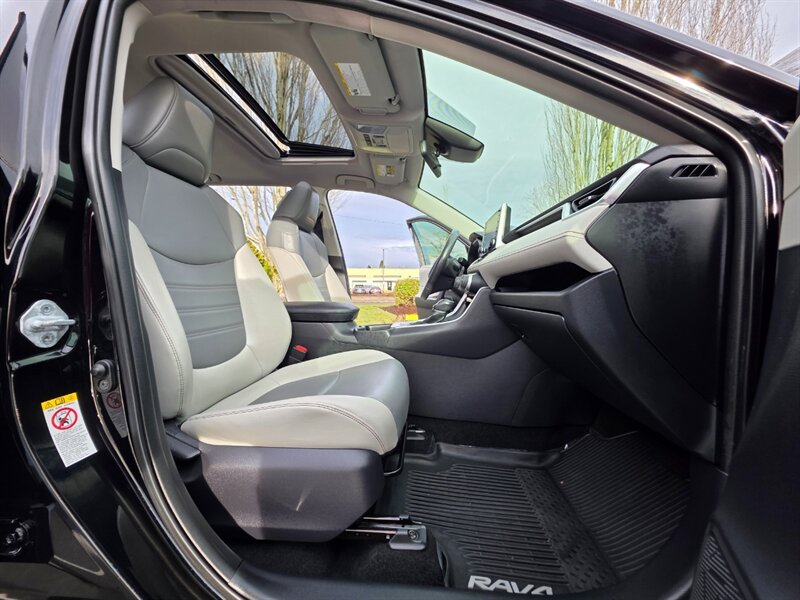 2019 Toyota RAV4 XLE Premium AWD / KMC Wheels / New Tires / 1-OWNER / All Wheel Drive / Lane Assist / Dynamic Cruise / Blind Spot / Rear CAM / Sun Roof / Leather - Photo 14 - Portland, OR 97217