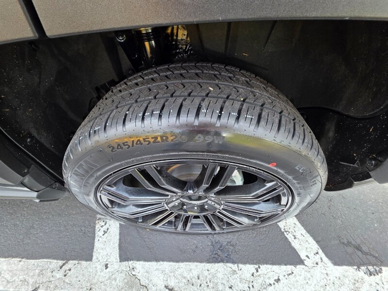 2019 Toyota RAV4 XLE Premium AWD / KMC Wheels / New Tires / 1-OWNER / All Wheel Drive / Lane Assist / Dynamic Cruise / Blind Spot / Rear CAM / Sun Roof / Leather - Photo 21 - Portland, OR 97217