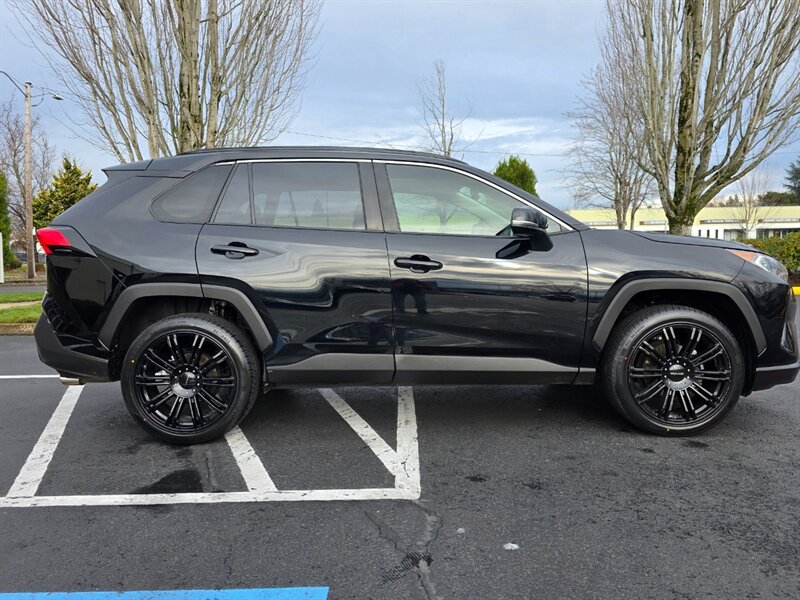 2019 Toyota RAV4 XLE Premium AWD / KMC Wheels / New Tires / 1-OWNER / All Wheel Drive / Lane Assist / Dynamic Cruise / Blind Spot / Rear CAM / Sun Roof / Leather - Photo 4 - Portland, OR 97217
