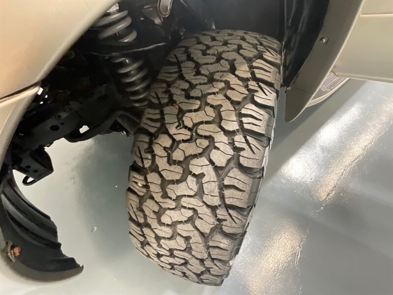2005 Lexus GX 470 Sport Utility 4X4 / 4.7L V8 / LIFTED /TRD WHEELS / THIRD ROW SEAT / EIBACH PRO LIFT KIT / LUGGAGE RACK / ZERO RUST/ FRESH TIMING BELT +WATER PUMP SERVICE DONE - Photo 24 - Gladstone, OR 97027
