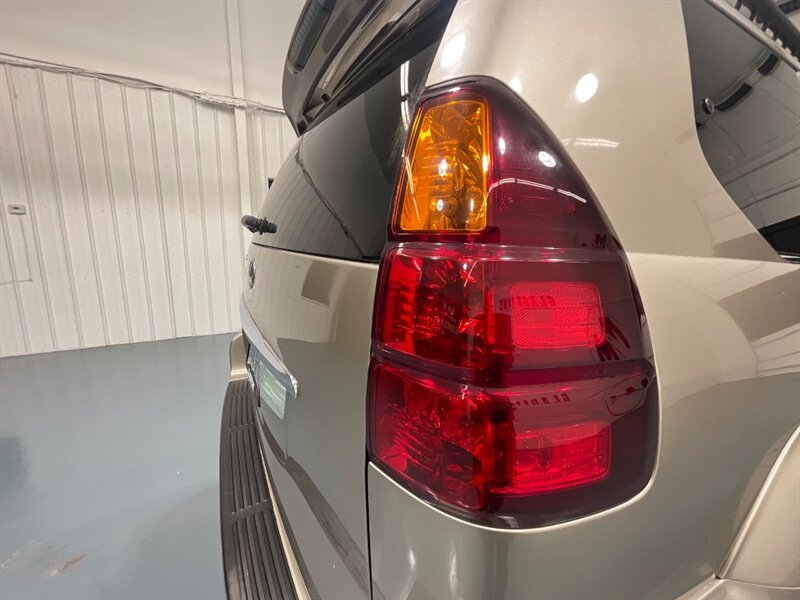 2005 Lexus GX 470 Sport Utility 4X4 / 4.7L V8 / LIFTED /TRD WHEELS / THIRD ROW SEAT / EIBACH PRO LIFT KIT / LUGGAGE RACK / ZERO RUST/ FRESH TIMING BELT +WATER PUMP SERVICE DONE - Photo 28 - Gladstone, OR 97027