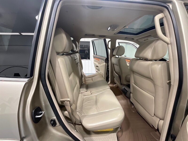 2005 Lexus GX 470 Sport Utility 4X4 / 4.7L V8 / LIFTED /TRD WHEELS / THIRD ROW SEAT / EIBACH PRO LIFT KIT / LUGGAGE RACK / ZERO RUST/ FRESH TIMING BELT +WATER PUMP SERVICE DONE - Photo 13 - Gladstone, OR 97027