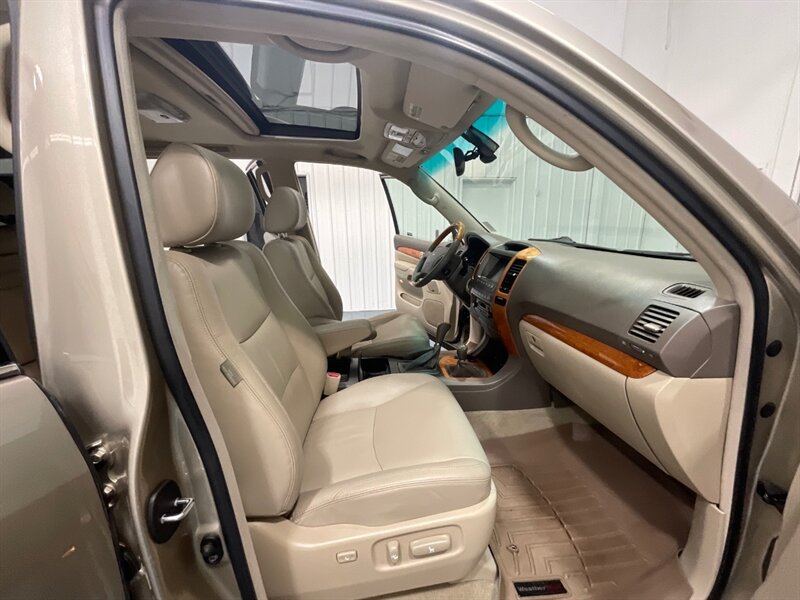 2005 Lexus GX 470 Sport Utility 4X4 / 4.7L V8 / LIFTED /TRD WHEELS / THIRD ROW SEAT / EIBACH PRO LIFT KIT / LUGGAGE RACK / ZERO RUST/ FRESH TIMING BELT +WATER PUMP SERVICE DONE - Photo 14 - Gladstone, OR 97027