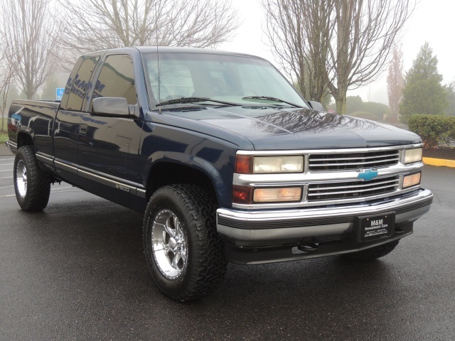 1996 Chevrolet Silverado 1500 4X4 / LOW MILES   - Photo 2 - Portland, OR 97217