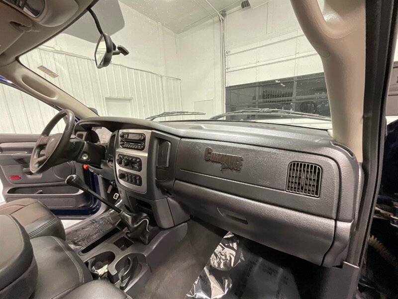 2004 Dodge Ram 3500 Laramie DUALLY 4X4 / 5.9L DIESEL / 6-SPEED MANUAL  / ZERO RUST - Photo 18 - Gladstone, OR 97027