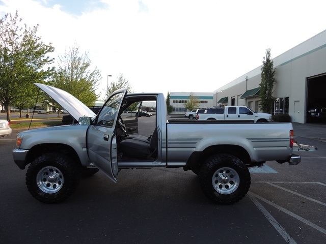 1991 Toyota Pickup Deluxe / 4X4 / 5-Speed / 6Cyl / LIFTED LIFTED   - Photo 26 - Portland, OR 97217