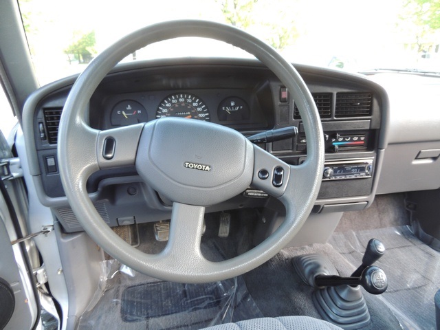 1991 Toyota Pickup Deluxe / 4X4 / 5-Speed / 6Cyl / LIFTED LIFTED   - Photo 34 - Portland, OR 97217