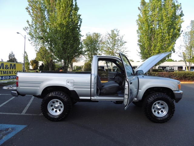 1991 Toyota Pickup Deluxe / 4X4 / 5-Speed / 6Cyl / LIFTED LIFTED   - Photo 30 - Portland, OR 97217