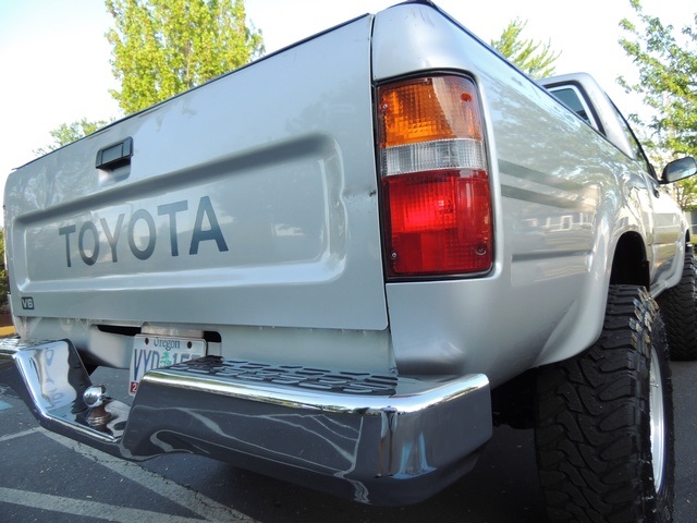 1991 Toyota Pickup Deluxe / 4X4 / 5-Speed / 6Cyl / LIFTED LIFTED   - Photo 11 - Portland, OR 97217