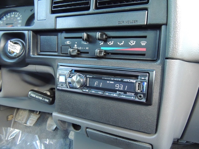 1991 Toyota Pickup Deluxe / 4X4 / 5-Speed / 6Cyl / LIFTED LIFTED   - Photo 21 - Portland, OR 97217