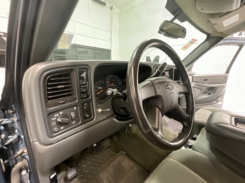 2006 Chevrolet Silverado 3500 LT Crew Cab 4X4 / 6.6L DIESEL / LBZ / 69K MILES  / LOCAL RUST FREE / LONG BED - Photo 19 - Gladstone, OR 97027