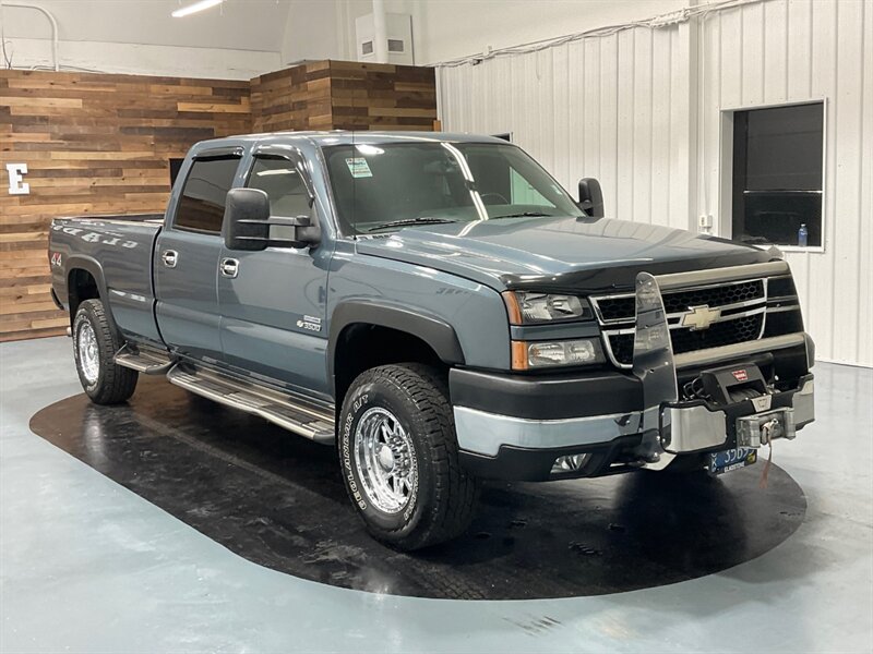 2006 Chevrolet Silverado 3500 LT Crew Cab 4X4 / 6.6L DIESEL / LBZ / 69K MILES  / LOCAL RUST FREE / LONG BED - Photo 2 - Gladstone, OR 97027