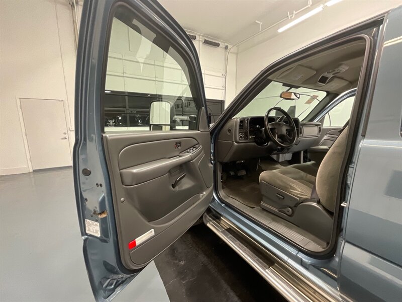 2006 Chevrolet Silverado 3500 LT Crew Cab 4X4 / 6.6L DIESEL / LBZ / 69K MILES  / LOCAL RUST FREE / LONG BED - Photo 42 - Gladstone, OR 97027