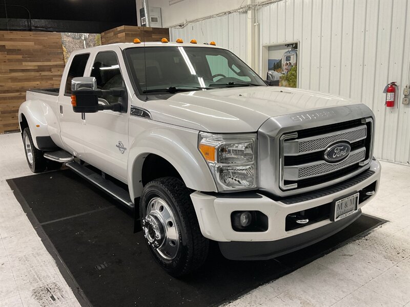 2016 Ford F-450 Platinum 4X4 / 6.7L DIESEL / DUALLY /1-OWNER LOCAL  / FX4 OFF RD PKG / Sunroof / Leather w. Heated & Cooled Seats / RUST FREE / NEW TIRES / 106K MILES - Photo 2 - Gladstone, OR 97027