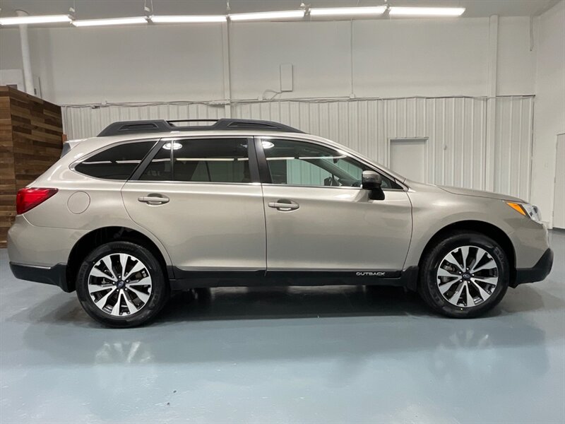 2015 Subaru Outback 3.6R Limited Wagon / 3.6L 6Cyl / 84K MILES  / Fully Loaded / Great Service records - Photo 4 - Gladstone, OR 97027