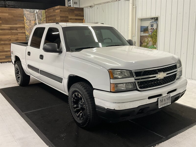 2006 Chevrolet Silverado 1500 LT Crew Cab 4X4 / 5.3L V8 / LOCAL TRUCK /RUST FREE  / FUEL WHEELS / Great Service History - Photo 2 - Gladstone, OR 97027