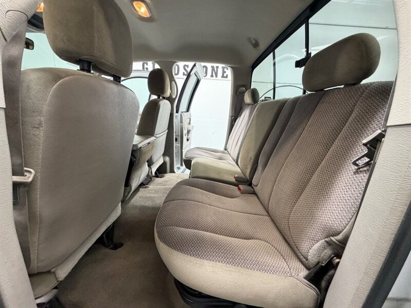 2005 Dodge Ram 2500 Big Horn 4X4 5.9L DIESEL 6-SPEED MANUAL /95K MILES  /BRAND NEW TIRES / ZERO RUST - Photo 13 - Gladstone, OR 97027