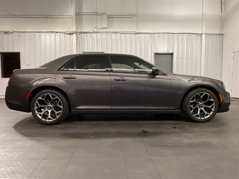 2015 Chrysler 300 Series S Sedan 300S / Panor   - Photo 4 - Gladstone, OR 97027