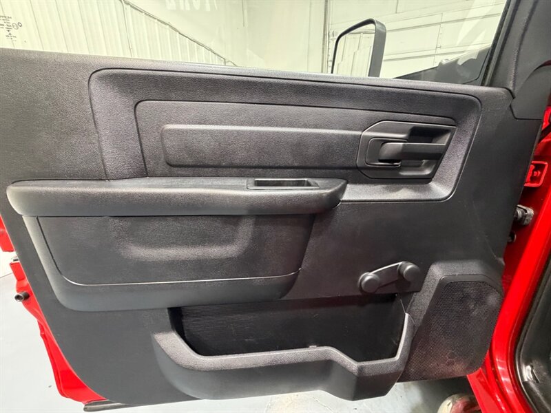 2017 RAM 3500 Tradesman 4X4 6-SPEED MANUAL 6.7L CUMMINS DIESEL /DUALLY /FLAT BED /LONG BED /ZERO RUST / 89K MILES - Photo 34 - Gladstone, OR 97027