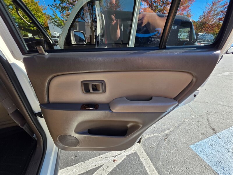 1998 Toyota 4Runner LIMITED 4X4 DIFF LOCK / NEW TIMING BELT / 4 " LIFT / NEW WHEELS + TIRES / AMAZING SHAPE !! - Photo 48 - Portland, OR 97217