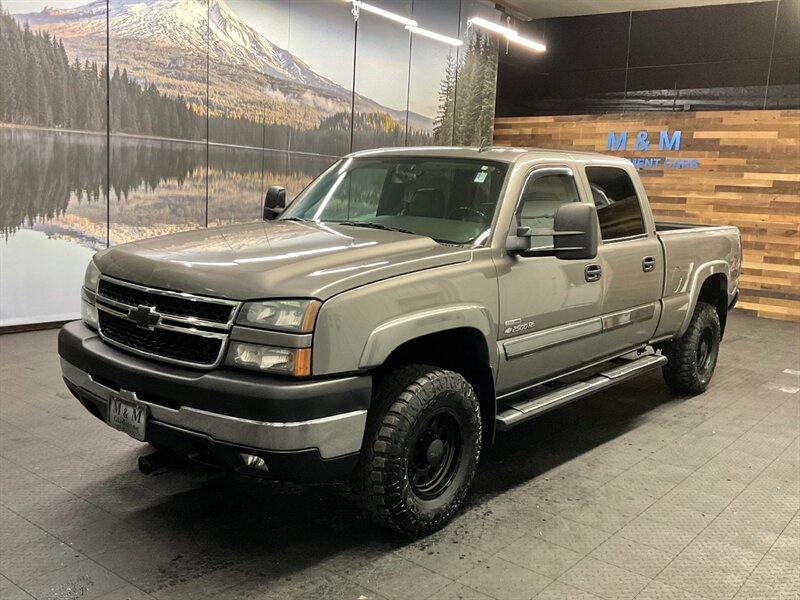 2007 Chevrolet Silverado 2500 LT Crew Cab 4X4 / 6.6L DIESEL / LBZ MOTOR  Leather & Heated Seats / LBZ MOTOR  / LOCAL TRUCK / RUST FREE / 109,000 MILES - Photo 1 - Gladstone, OR 97027