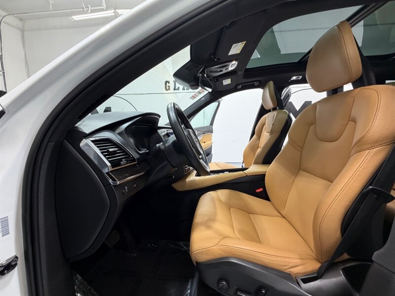 2018 Volvo XC90 T6 Momentum AWD 3RD ROW SEAT Panoramic Sunroof / Momentum Plus Pkg - Photo 9 - Gladstone, OR 97027