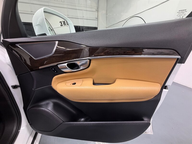 2018 Volvo XC90 T6 Momentum AWD 3RD ROW SEAT Panoramic Sunroof / Momentum Plus Pkg - Photo 33 - Gladstone, OR 97027