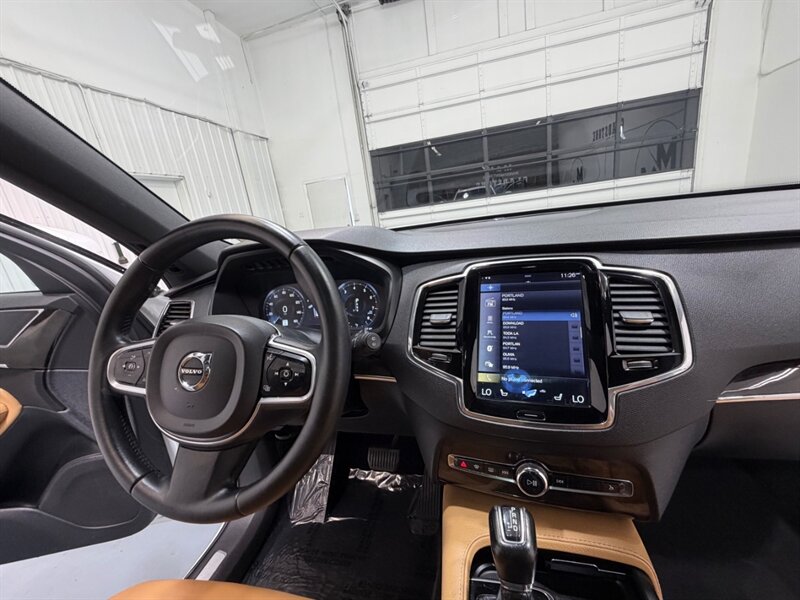 2018 Volvo XC90 T6 Momentum AWD 3RD ROW SEAT Panoramic Sunroof / Momentum Plus Pkg - Photo 17 - Gladstone, OR 97027