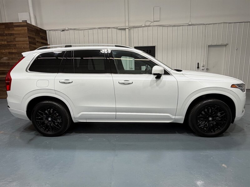 2018 Volvo XC90 T6 Momentum AWD 3RD ROW SEAT Panoramic Sunroof / Momentum Plus Pkg - Photo 4 - Gladstone, OR 97027