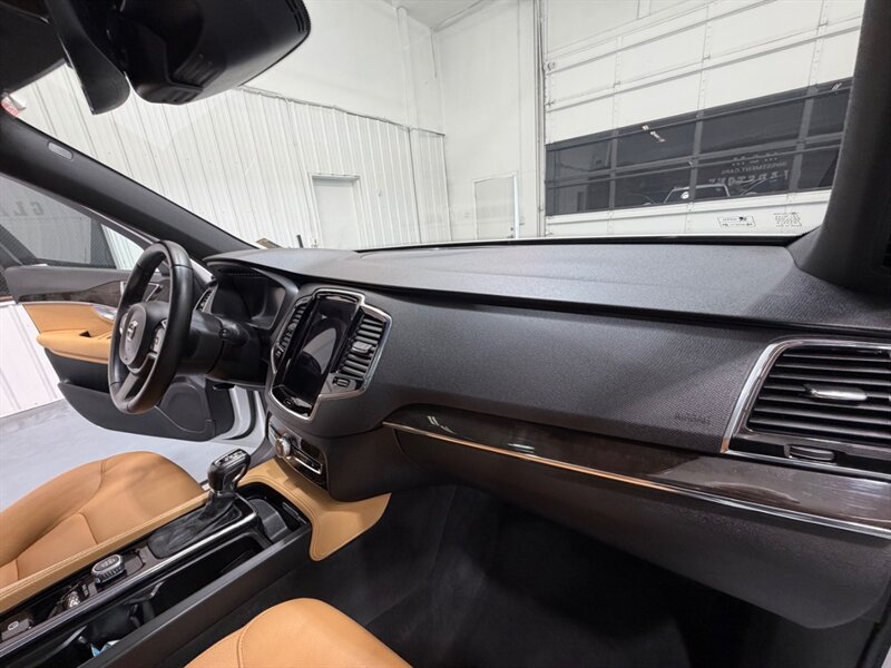 2018 Volvo XC90 T6 Momentum AWD 3RD ROW SEAT Panoramic Sunroof / Momentum Plus Pkg - Photo 38 - Gladstone, OR 97027