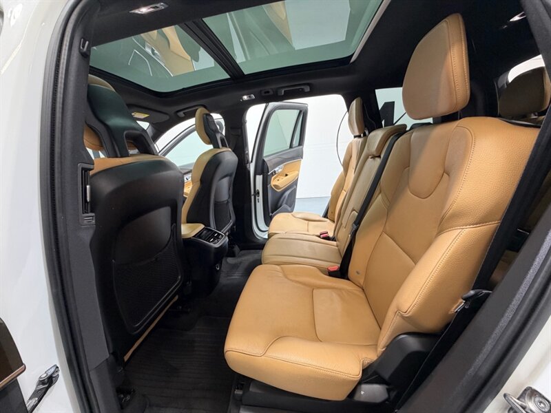 2018 Volvo XC90 T6 Momentum AWD 3RD ROW SEAT Panoramic Sunroof / Momentum Plus Pkg - Photo 10 - Gladstone, OR 97027
