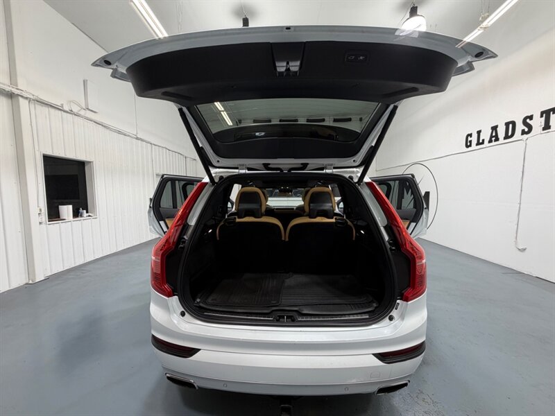 2018 Volvo XC90 T6 Momentum AWD 3RD ROW SEAT Panoramic Sunroof / Momentum Plus Pkg - Photo 42 - Gladstone, OR 97027