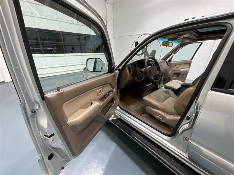 2000 Toyota 4Runner Limited 4X4 / 3.4L V6 / Rear Diff Lock / 1-OWNER  / LOCAL TOYOTA w. ZERO RUST / TIMING BELT SERVICE DONE - Photo 31 - Gladstone, OR 97027