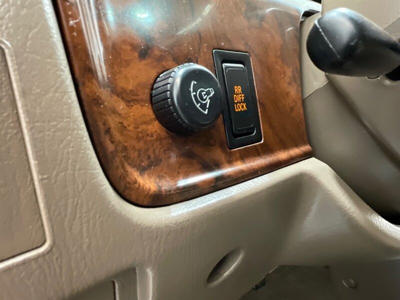 2000 Toyota 4Runner Limited 4X4 / 3.4L V6 / Rear Diff Lock / 1-OWNER  / LOCAL TOYOTA w. ZERO RUST / TIMING BELT SERVICE DONE - Photo 17 - Gladstone, OR 97027