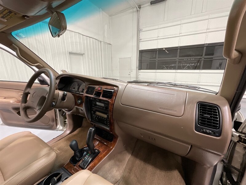 2000 Toyota 4Runner Limited 4X4 / 3.4L V6 / Rear Diff Lock / 1-OWNER  / LOCAL TOYOTA w. ZERO RUST / TIMING BELT SERVICE DONE - Photo 38 - Gladstone, OR 97027