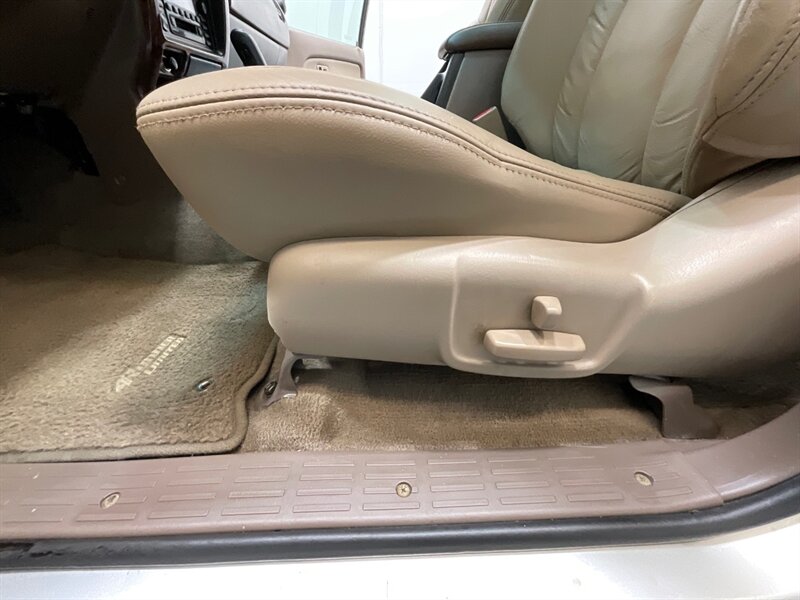 2000 Toyota 4Runner Limited 4X4 / 3.4L V6 / Rear Diff Lock / 1-OWNER  / LOCAL TOYOTA w. ZERO RUST / TIMING BELT SERVICE DONE - Photo 34 - Gladstone, OR 97027