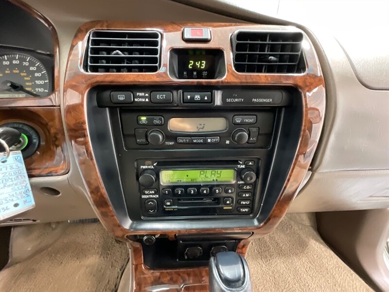 2000 Toyota 4Runner Limited 4X4 / 3.4L V6 / Rear Diff Lock / 1-OWNER  / LOCAL TOYOTA w. ZERO RUST / TIMING BELT SERVICE DONE - Photo 18 - Gladstone, OR 97027