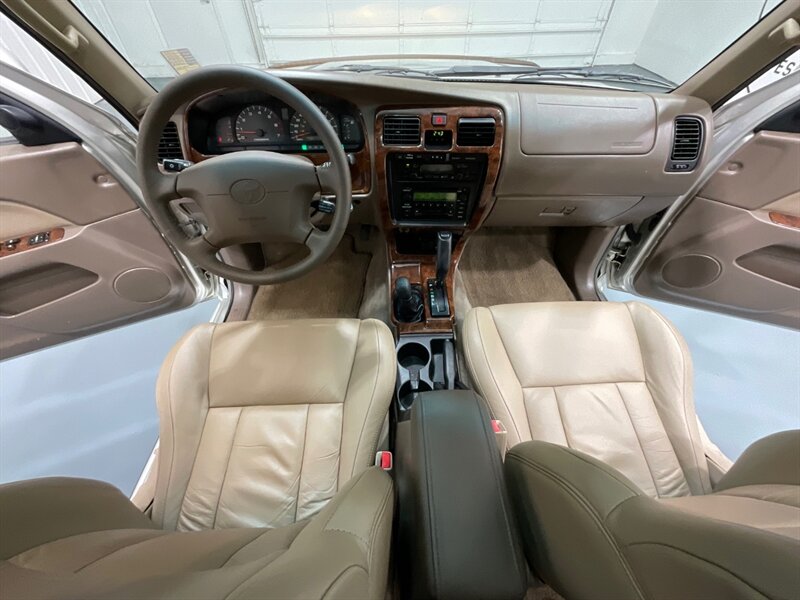 2000 Toyota 4Runner Limited 4X4 / 3.4L V6 / Rear Diff Lock / 1-OWNER  / LOCAL TOYOTA w. ZERO RUST / TIMING BELT SERVICE DONE - Photo 14 - Gladstone, OR 97027