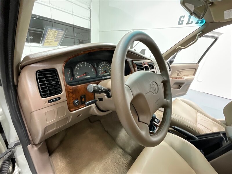 2000 Toyota 4Runner Limited 4X4 / 3.4L V6 / Rear Diff Lock / 1-OWNER  / LOCAL TOYOTA w. ZERO RUST / TIMING BELT SERVICE DONE - Photo 37 - Gladstone, OR 97027