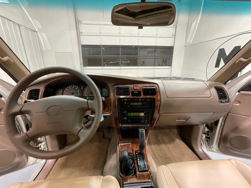 2000 Toyota 4Runner Limited 4X4 / 3.4L V6 / Rear Diff Lock / 1-OWNER  / LOCAL TOYOTA w. ZERO RUST / TIMING BELT SERVICE DONE - Photo 15 - Gladstone, OR 97027