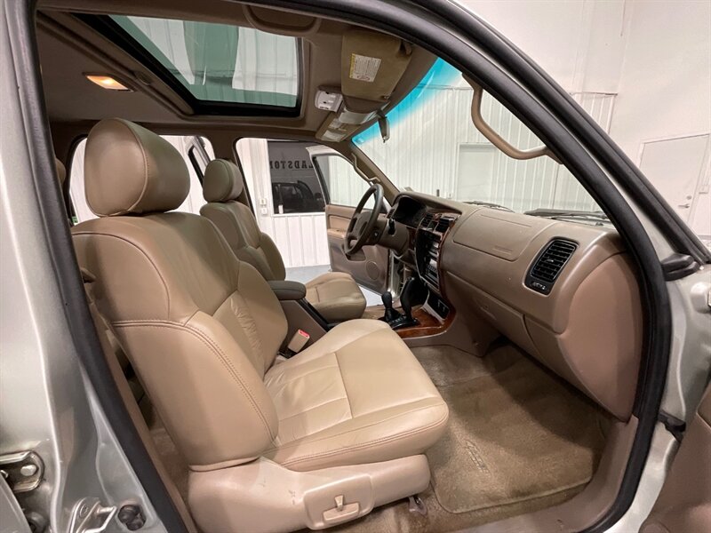 2000 Toyota 4Runner Limited 4X4 / 3.4L V6 / Rear Diff Lock / 1-OWNER  / LOCAL TOYOTA w. ZERO RUST / TIMING BELT SERVICE DONE - Photo 13 - Gladstone, OR 97027