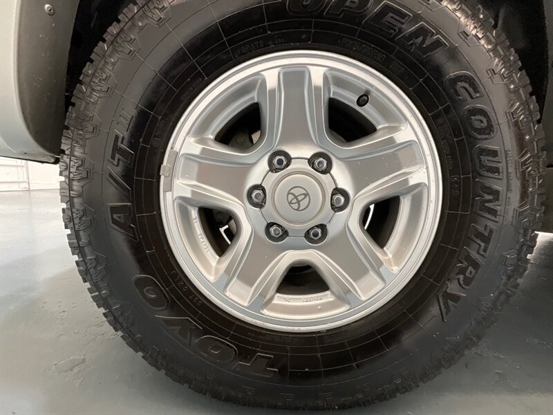 2000 Toyota 4Runner Limited 4X4 / 3.4L V6 / Rear Diff Lock / 1-OWNER  / LOCAL TOYOTA w. ZERO RUST / TIMING BELT SERVICE DONE - Photo 44 - Gladstone, OR 97027