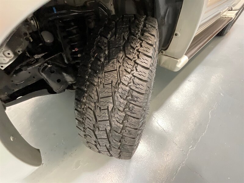 2000 Toyota 4Runner Limited 4X4 / 3.4L V6 / Rear Diff Lock / 1-OWNER  / LOCAL TOYOTA w. ZERO RUST / TIMING BELT SERVICE DONE - Photo 23 - Gladstone, OR 97027