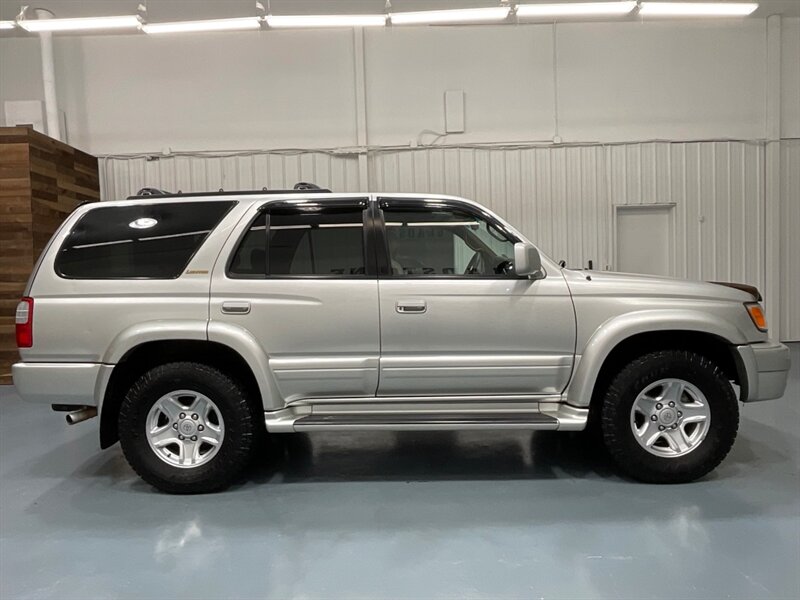 2000 Toyota 4Runner Limited 4X4 / 3.4L V6 / Rear Diff Lock / 1-OWNER  / LOCAL TOYOTA w. ZERO RUST / TIMING BELT SERVICE DONE - Photo 4 - Gladstone, OR 97027