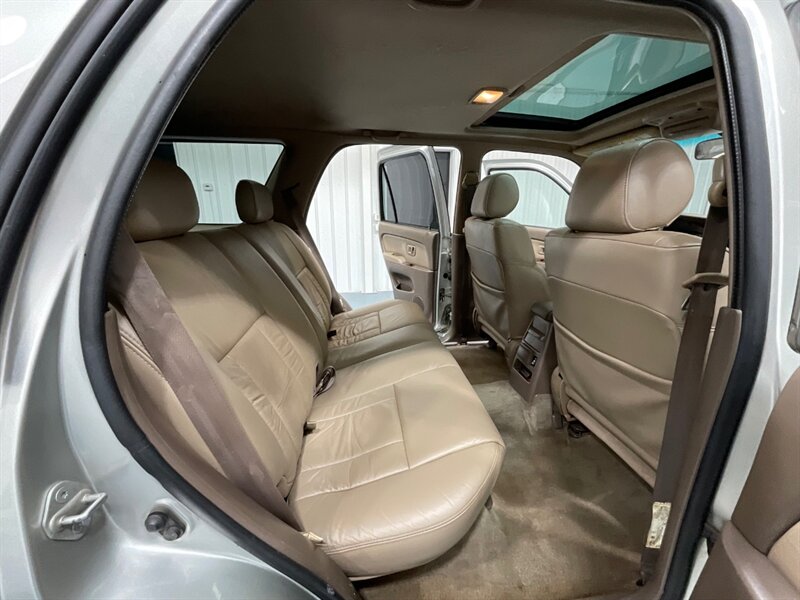 2000 Toyota 4Runner Limited 4X4 / 3.4L V6 / Rear Diff Lock / 1-OWNER  / LOCAL TOYOTA w. ZERO RUST / TIMING BELT SERVICE DONE - Photo 12 - Gladstone, OR 97027